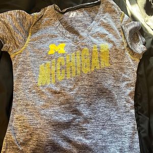 Michigan shirt, yellow grey and little bits of white